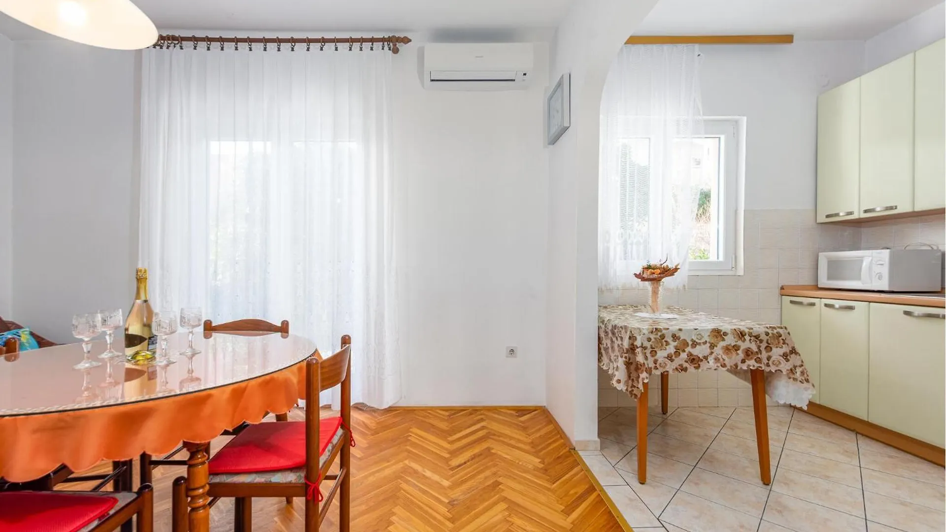 2 Bedroom Stunning Apartment In Pag パグ 0*,  クロアチア