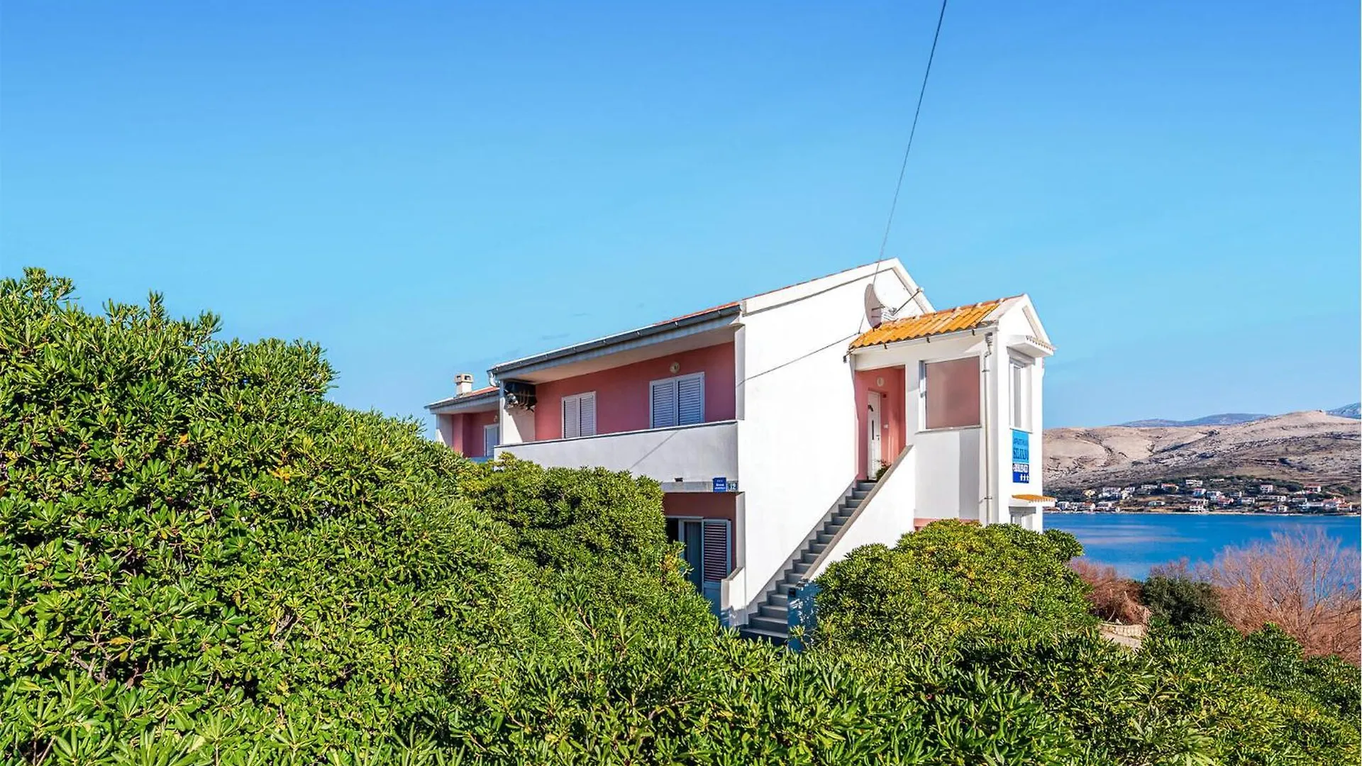 2 Bedroom Stunning Apartment In Pag Pag Town