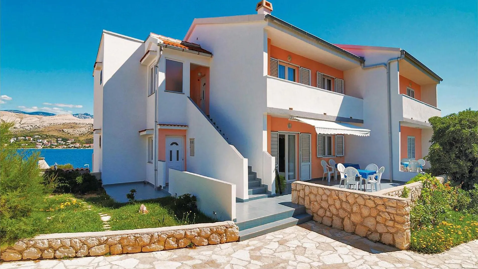 2 Bedroom Stunning Apartment In Pag Pag Town